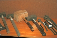 Hämmer und Zangen